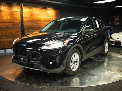 Used 2022 Ford Escape SE w/ Convenience Package FWD image 2
