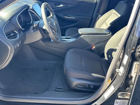Used 2025 Chevrolet Malibu LT image 9