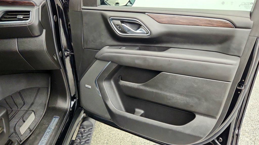 Used 2023 Chevrolet Tahoe Z71 w/ Luxury Package AWD/4WD image 28