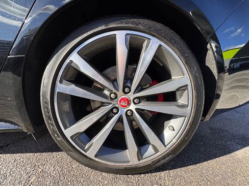 Used 2016 Jaguar XF S image 8