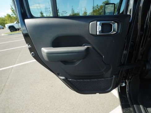 New 2025 Jeep Gladiator Sport image 16