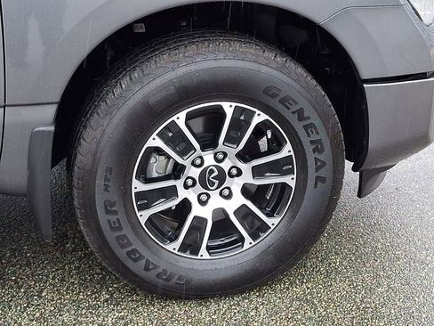 Used 2024 Nissan Titan SV w/ Accessory Utility Package image 8