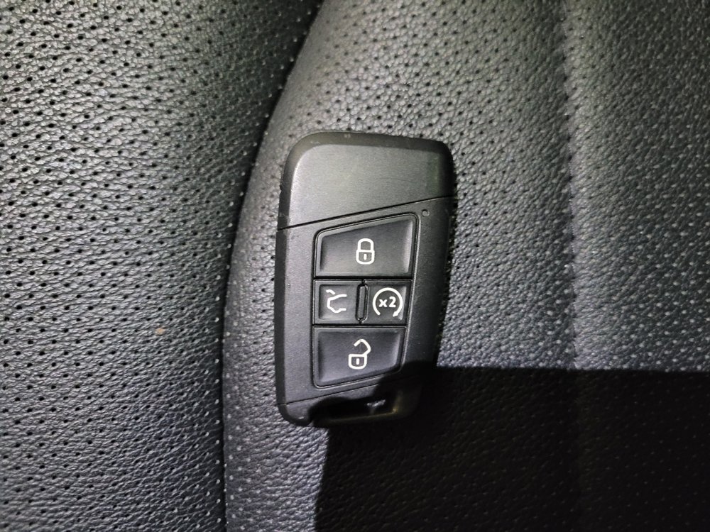 Used 2023 Volkswagen Taos SEL AWD/4WD image 32