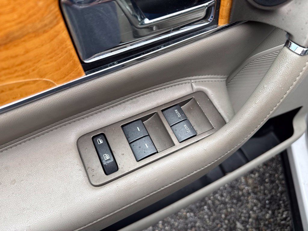 Used 2011 Lincoln MKX AWD w/ 101A Rapid Spec Order Code image 8