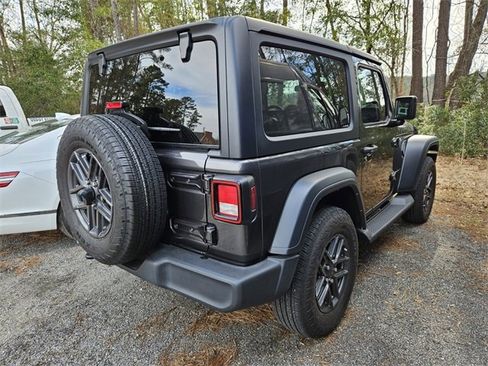 Used 2024 Jeep Wrangler Sport S image 6