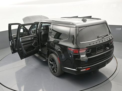 Used 2023 Jeep Wagoneer Series II image 69