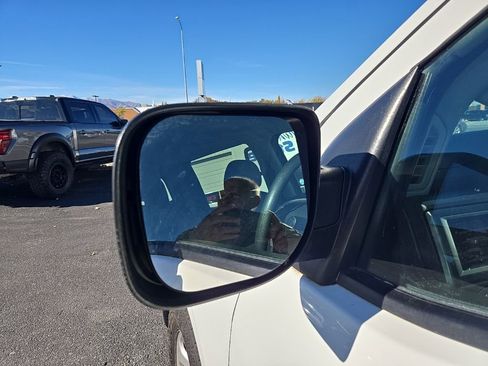 Used 2017 Nissan Titan S image 29