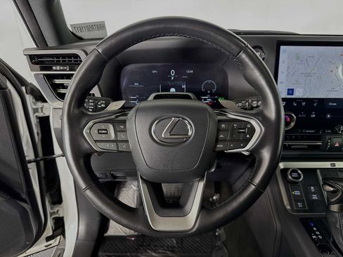 Used 2024 Lexus GX 550 w/ Accessory Package (2T) AWD/4WD image 12