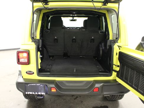 Used 2023 Jeep Wrangler Sahara image 12