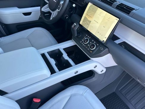 New 2026 Land Rover Defender 110 X-Dynamic SE image 26
