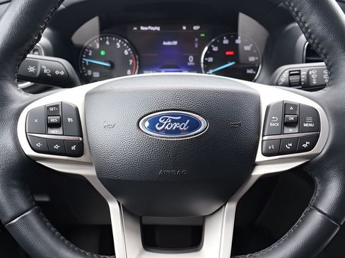 Used 2023 Ford Explorer XLT w/ Equipment Group 202A AWD/4WD image 21