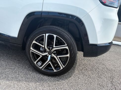 Certified 2025 Jeep Compass Limited w/ Elite Group AWD/4WD image 10