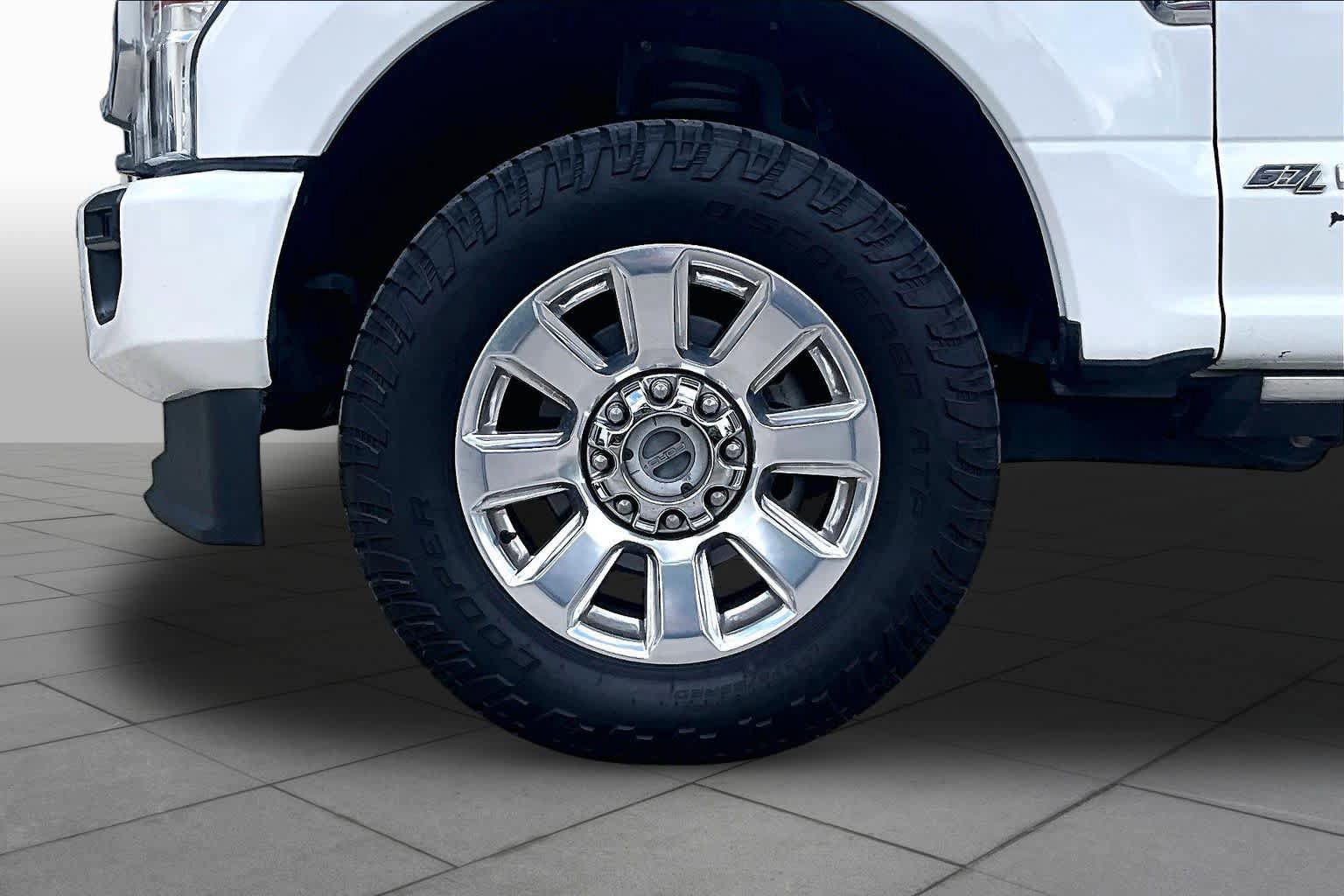 Used 2022 Ford F250 Platinum w/ FX4 Off-Road Package AWD/4WD image 10