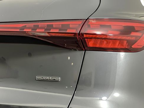 Used 2025 Audi Q5 Premium w/ Convenience Package image 26