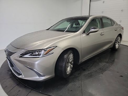 Used 2020 Lexus ES 350 w/ Luxury Package FWD image 3