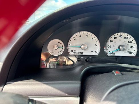 Used 2003 Ford Thunderbird Deluxe image 14