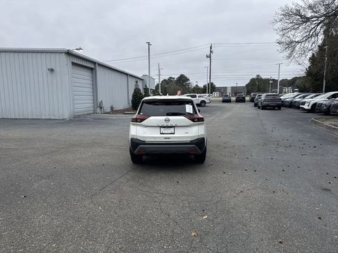 Used 2023 Nissan Rogue SV image 6