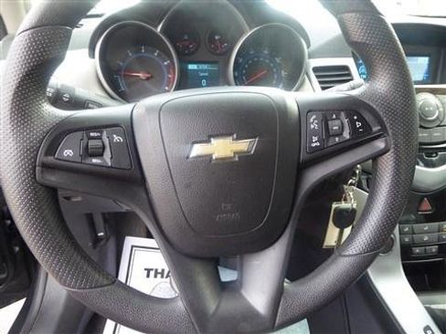 Used 2013 Chevrolet Cruze LS image 13