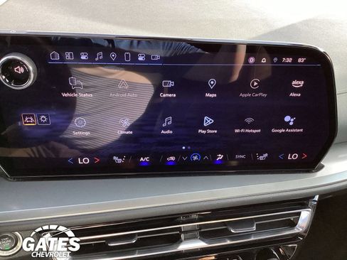 Used 2024 Chevrolet Traverse LT FWD image 3