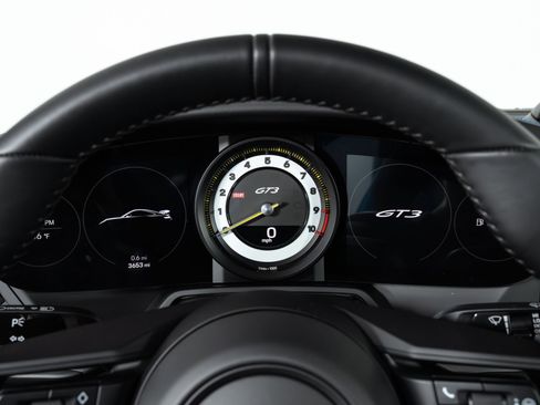Used 2022 Porsche 911 GT3 image 33