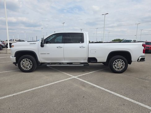 Used 2022 Chevrolet Silverado 2500 High Country w/ Z71 Off-Road Package image 6