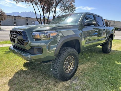 Used 2022 Toyota Tacoma SR5 w/ Trail Edition AWD/4WD image 12