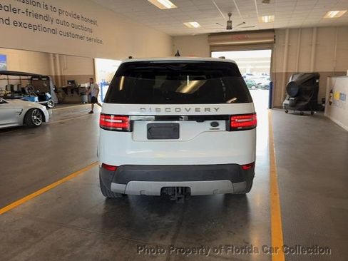 Used 2017 Land Rover Discovery HSE AWD/4WD image 8