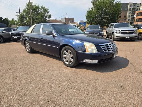 Used 2006 Cadillac DTS w/ Sun And Sound Package FWD image 2