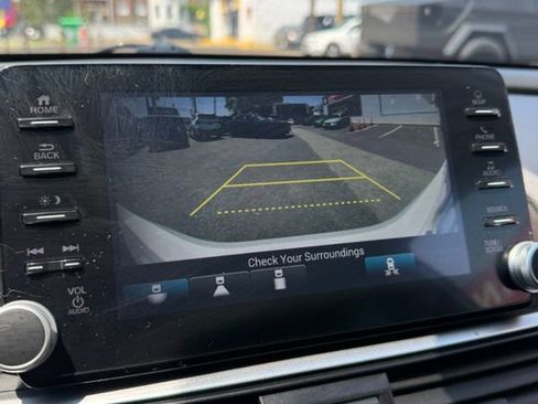 Used 2020 Honda Accord Touring image 11