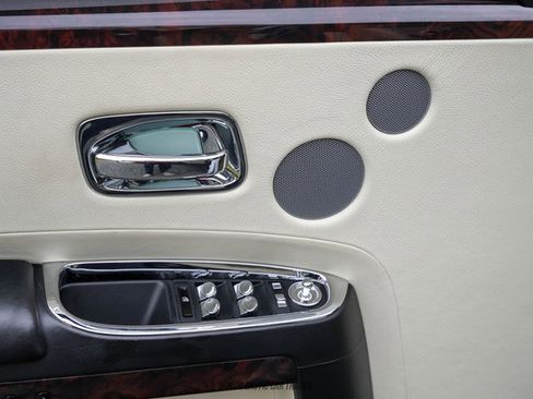 Used 2011 Rolls-Royce Ghost image 35