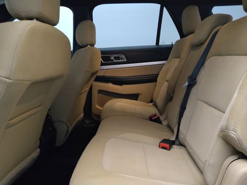 Used 2016 Ford Explorer XLT image 18
