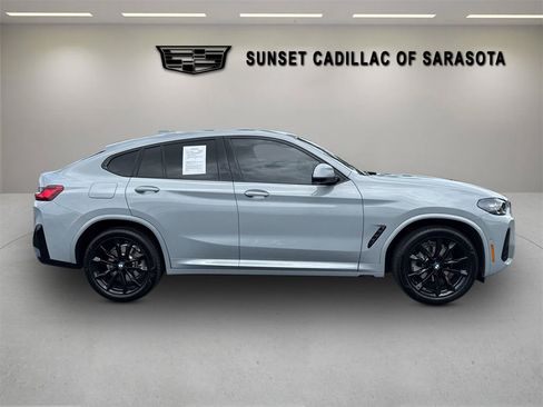 Used 2024 BMW X4 xDrive30i w/ Premium Package AWD/4WD image 3