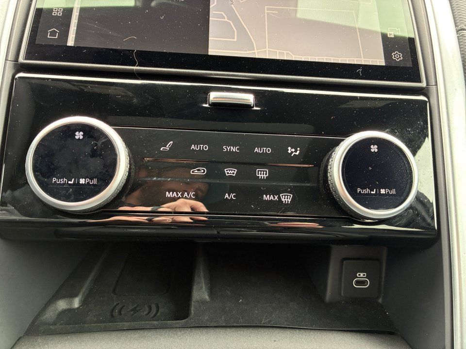 Certified 2025 Land Rover Discovery Dynamic SE AWD/4WD image 18
