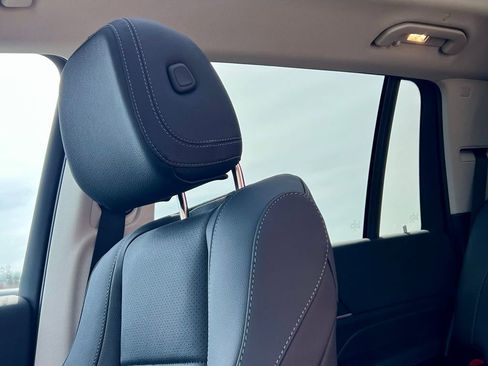 Certified 2026 Mercedes-Benz GLS 450 4MATIC image 41