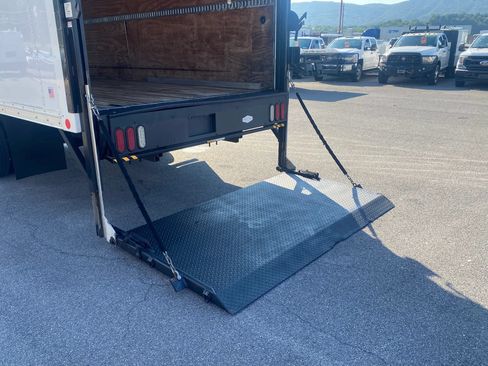 Used 2017 Chevrolet Express 4500 Extended RWD image 18