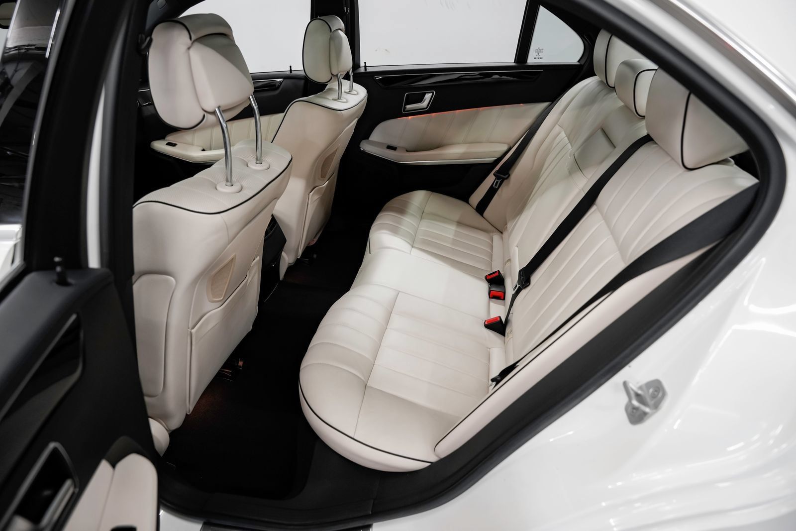 Used 2015 Mercedes-Benz E 400 Sedan image 34