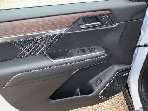 New 2026 GMC Acadia Denali w/ Super Cruise Package FWD image 13