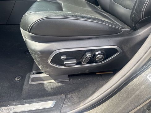 Used 2023 Jeep Grand Cherokee Overland w/ Luxury Tech Group IV image 25