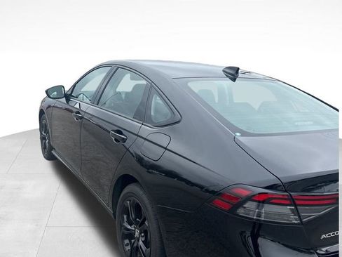 Used 2025 Honda Accord SE image 16