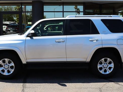 Used 2014 Toyota 4Runner SR5 AWD/4WD image 8