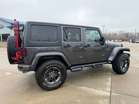 Used 2017 Jeep Wrangler Unlimited Sahara image 14