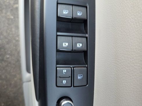 Used 2018 Toyota Highlander XLE image 17