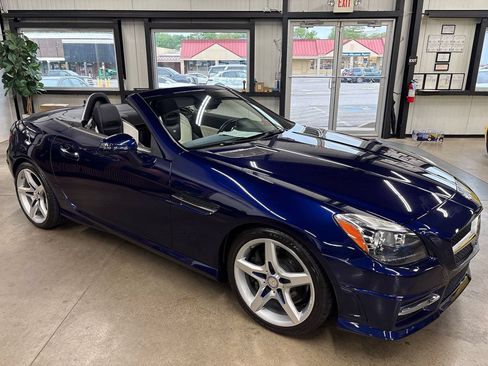 Used 2014 Mercedes-Benz SLK 350 w/ Sport Package image 17