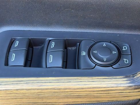 Used 2017 GMC Acadia Denali w/ Technology Package FWD image 20
