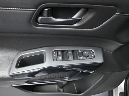 Certified 2024 Nissan Pathfinder SV image 12