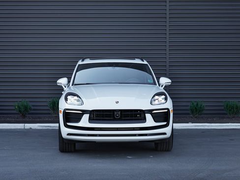 New 2026 Porsche Macan image 8