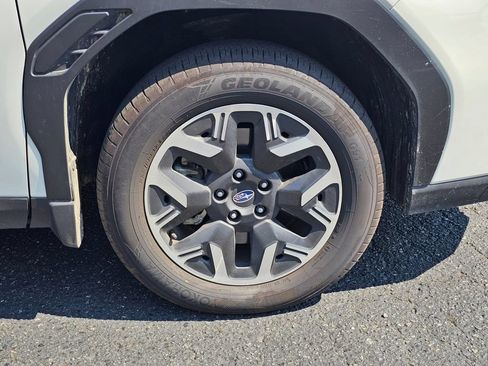 Used 2025 Subaru Forester Premium AWD/4WD image 9