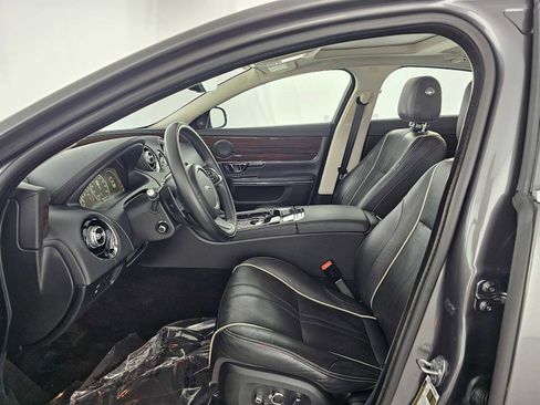 Used 2019 Jaguar XJ R-Sport image 20
