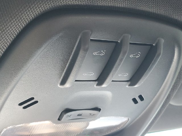 Used 2024 Chevrolet Trax RS w/ Sunroof Package FWD image 33