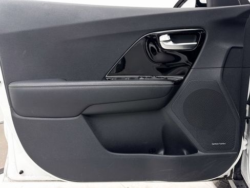 Used 2022 Kia Niro EX image 33